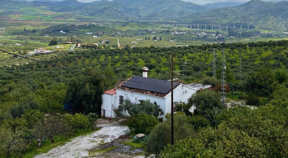 Instalación de placas solares en vivienda unifamiliar en Álora, Málaga