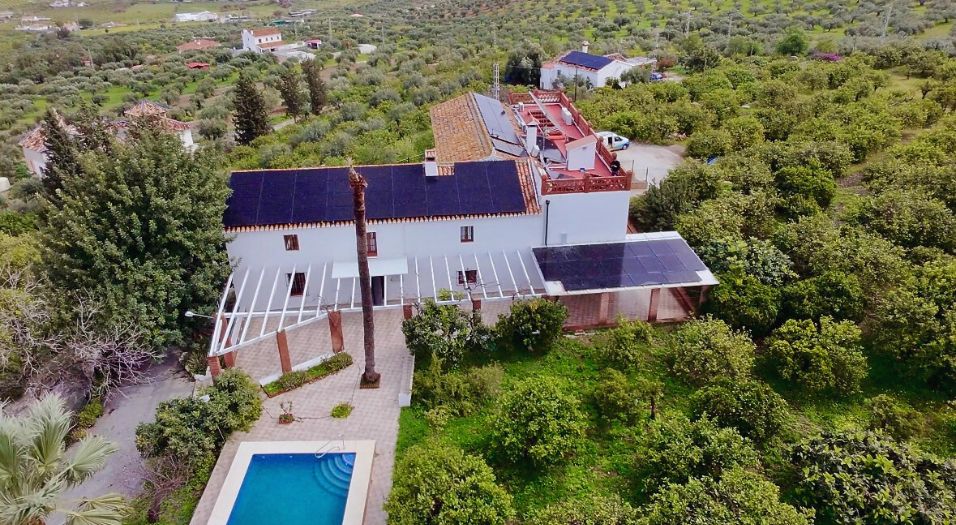 Instalación de placas solares en vivienda unifamiliar en Álora, Málaga