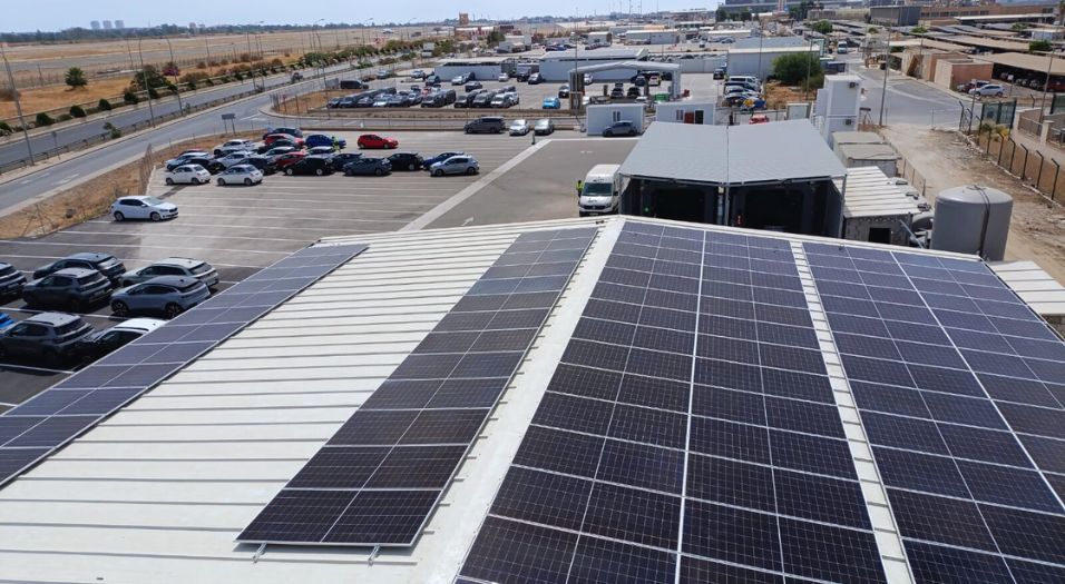 Instalación de placas solares industrial en Málaga con baterías – Goldcar