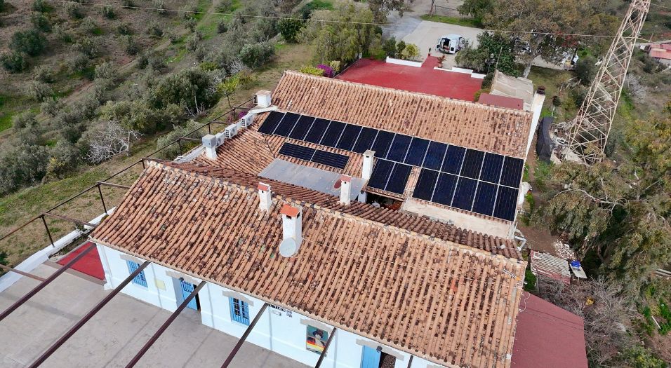 Instalación fotovoltaica de 24 paneles solares en Finca El Tinto, Málaga